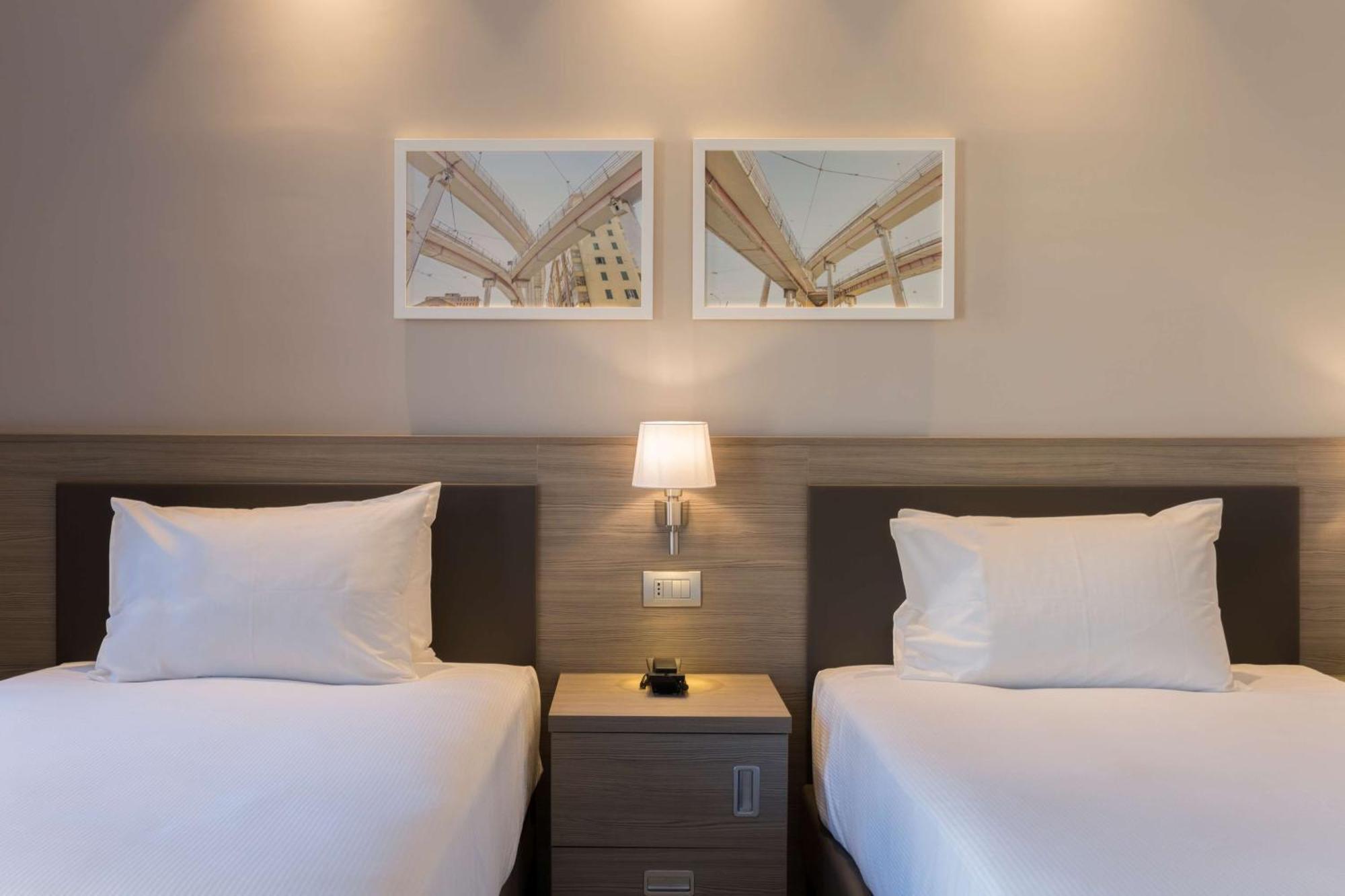 Hotel Hampton By Hilton East Rom