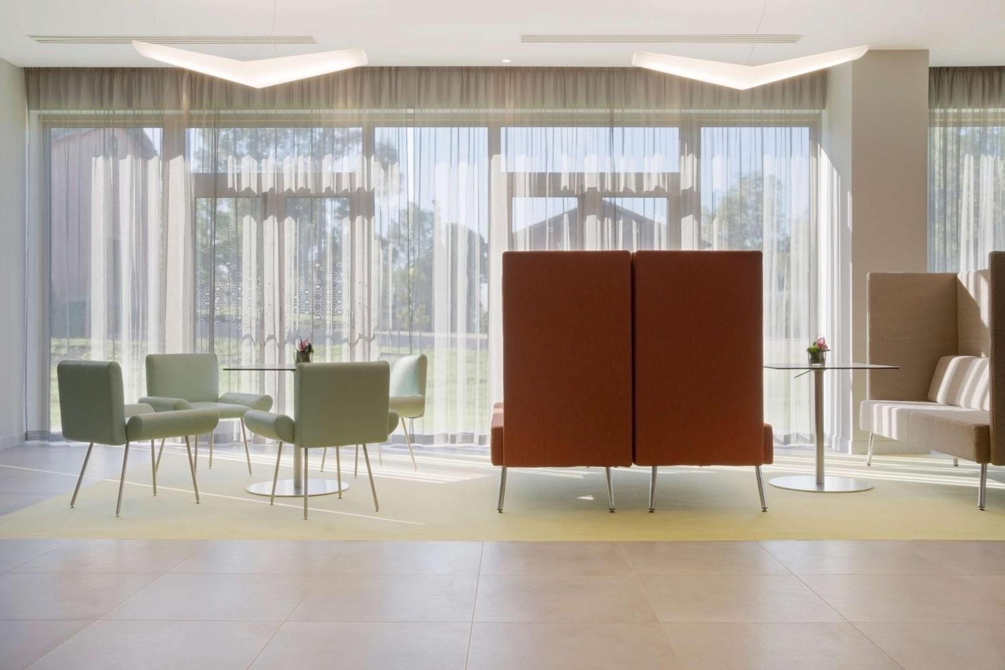 Hotel Hampton By Hilton East Rom